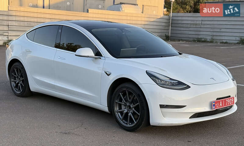 Tesla Model 3 2020