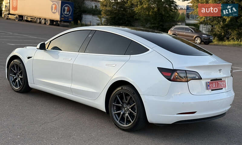 Tesla Model 3 2020