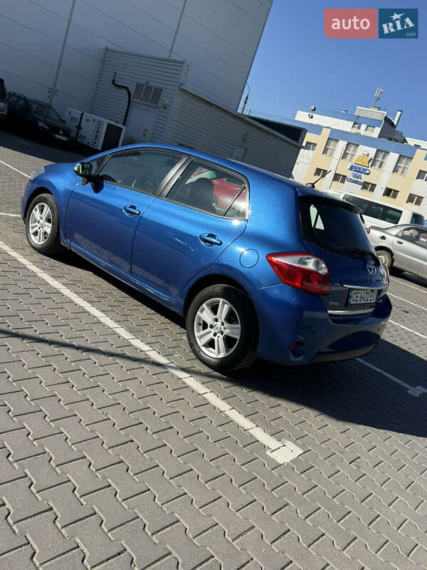 Toyota Auris 2011