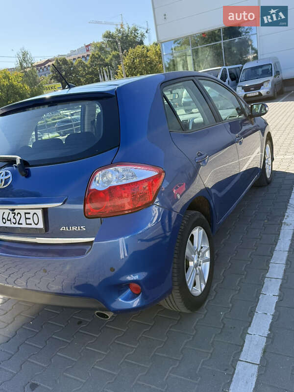 Toyota Auris 2011