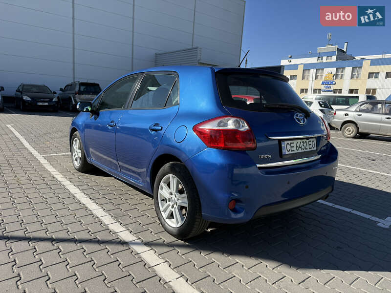 Toyota Auris 2011