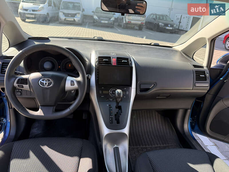 Toyota Auris 2011