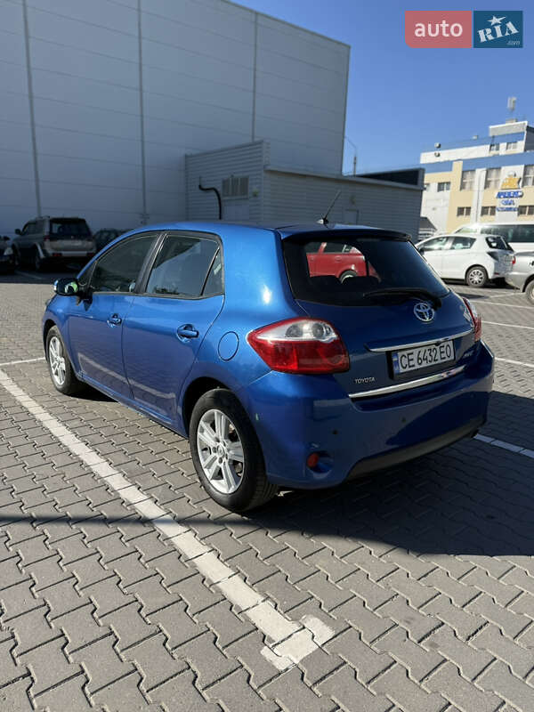 Toyota Auris 2011