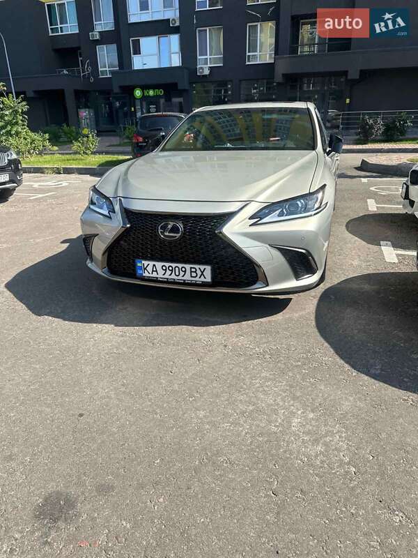 Lexus-1
