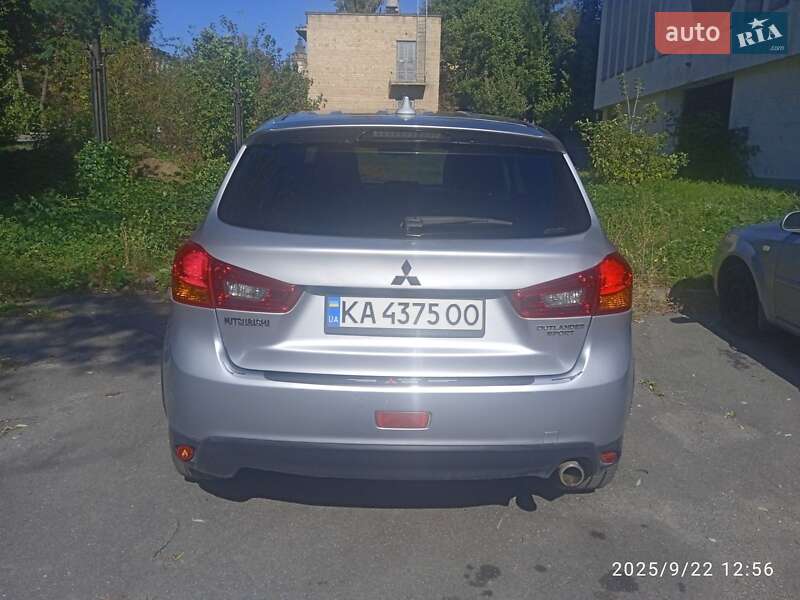 Mitsubishi Outlander Sport 2016