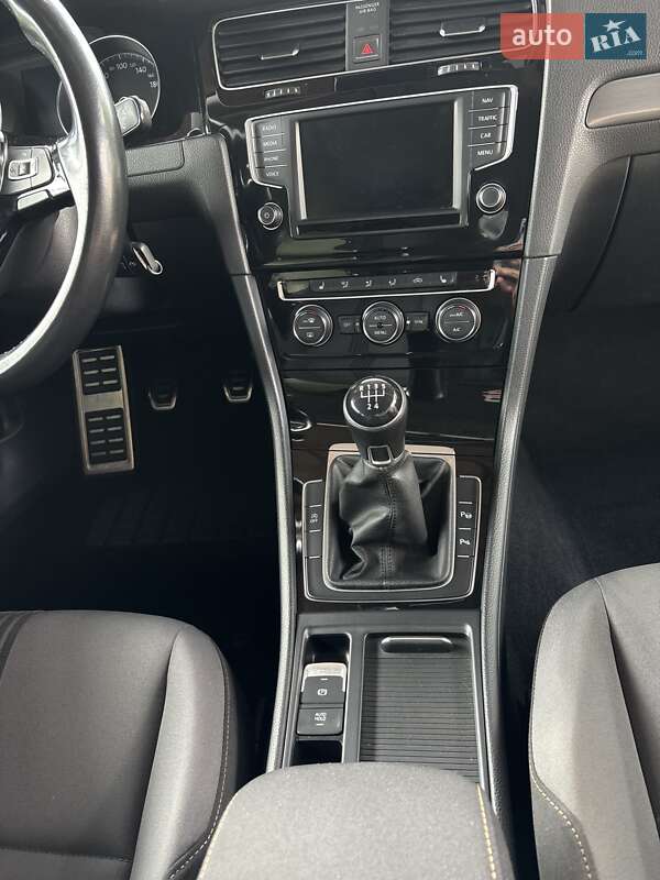 Volkswagen Golf 2016