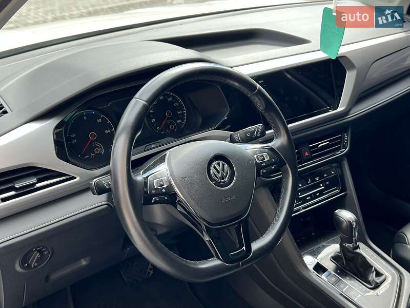 Volkswagen E-Tharu 2020