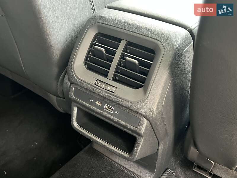 Volkswagen E-Tharu 2020