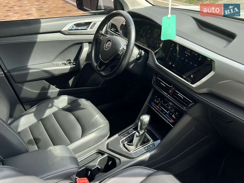 Volkswagen E-Tharu 2020