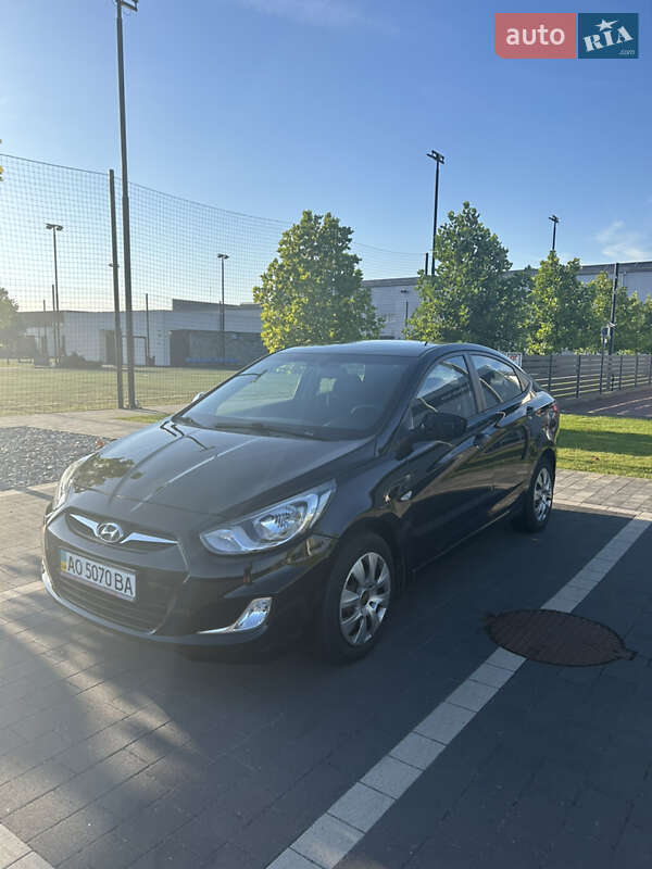 Hyundai Accent 2011