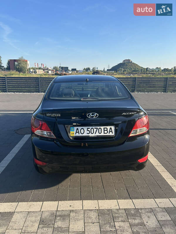 Hyundai Accent 2011