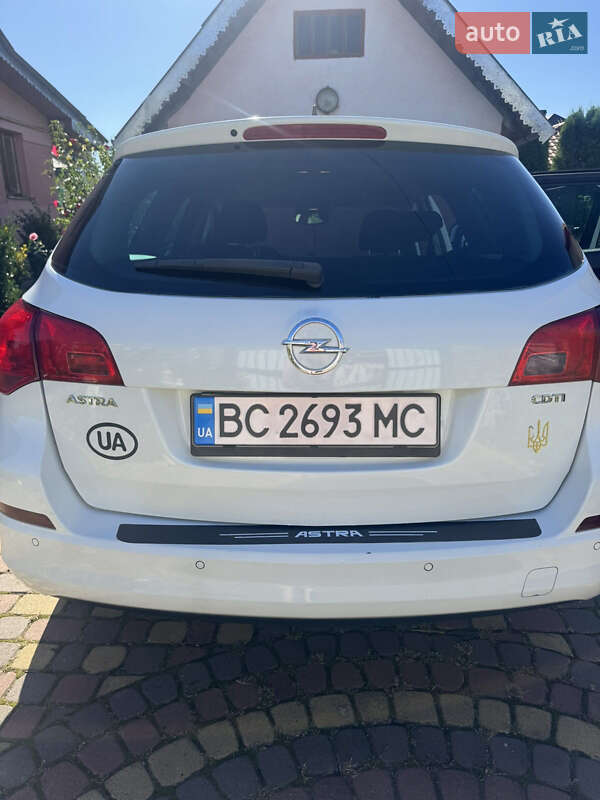 Opel Astra 2011 Opel Astra 2011