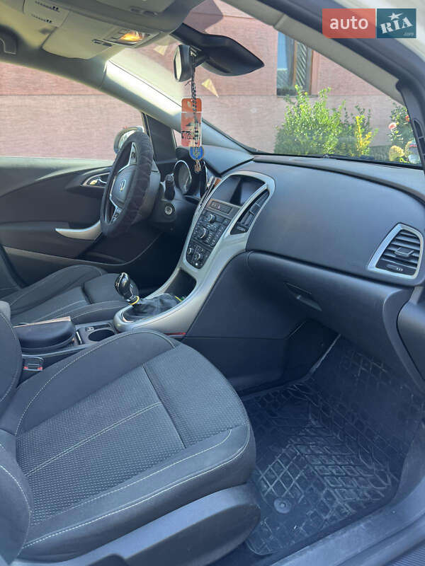 Opel Astra 2011 Opel Astra 2011