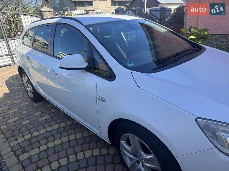 Opel Astra 2011 Opel Astra 2011