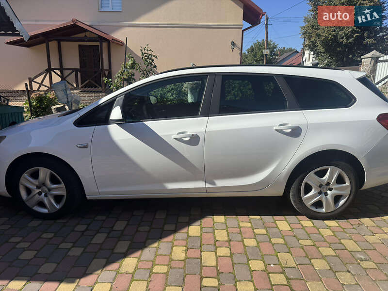 Opel Astra 2011 Opel Astra 2011