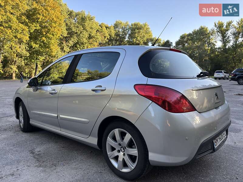 Peugeot 308 2011