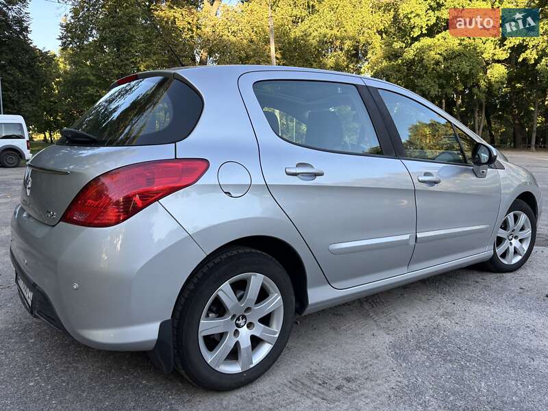 Peugeot 308 2011