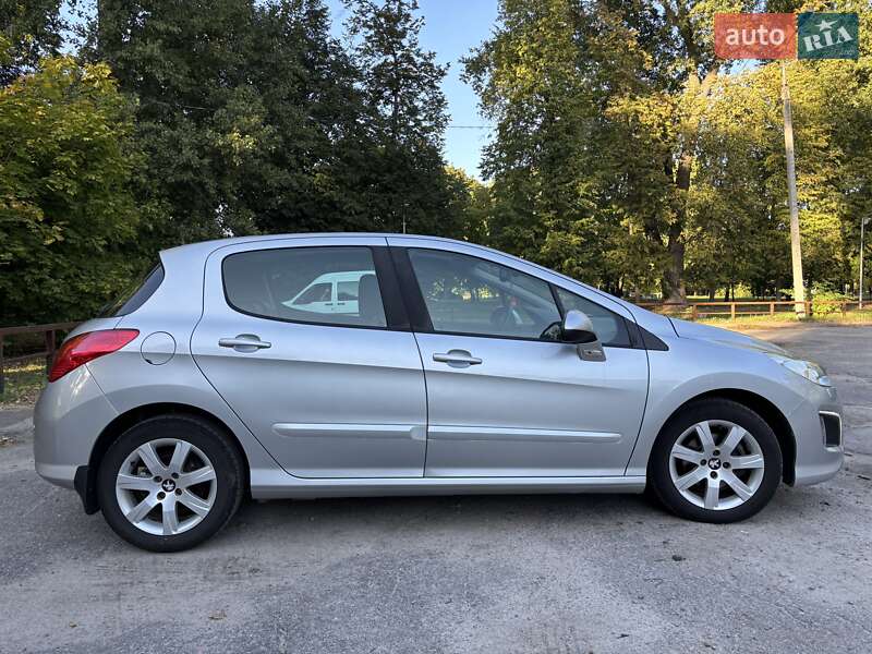 Peugeot 308 2011