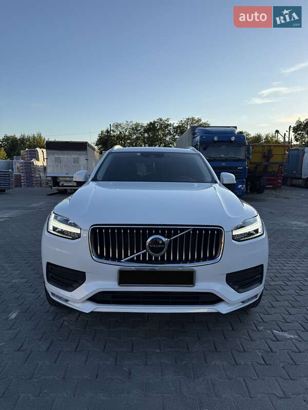 Volvo XC90 2019