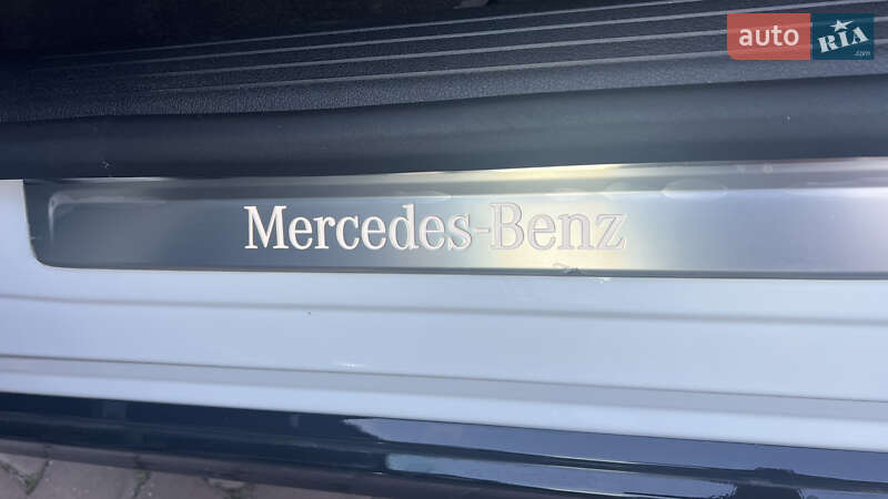 Mercedes-Benz-22