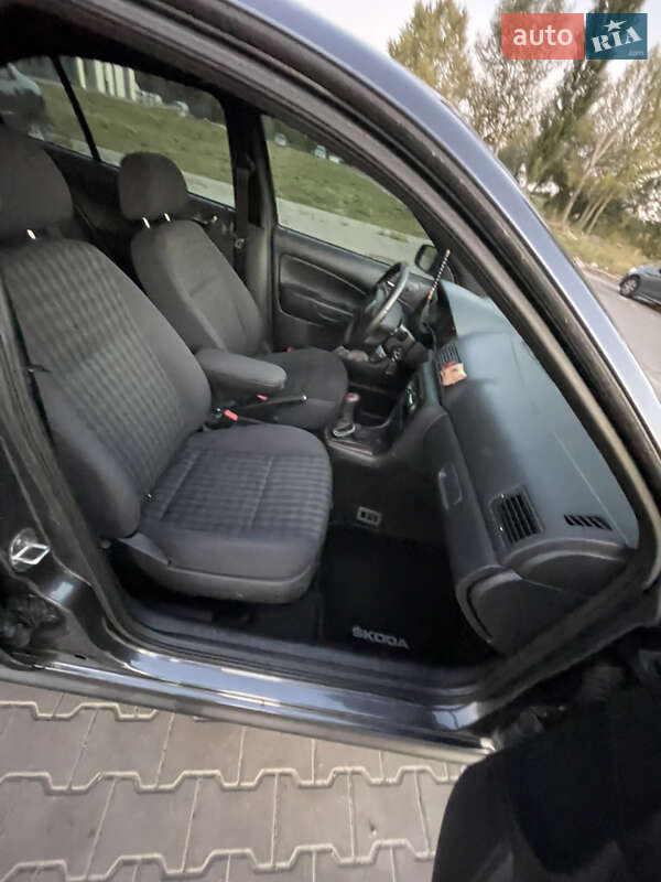 Skoda-32