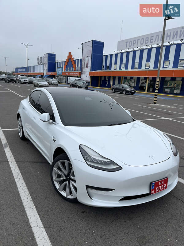 Tesla Model 3 2019