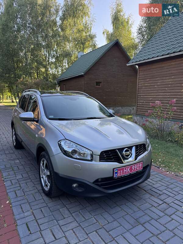 Nissan Qashqai+2 2011