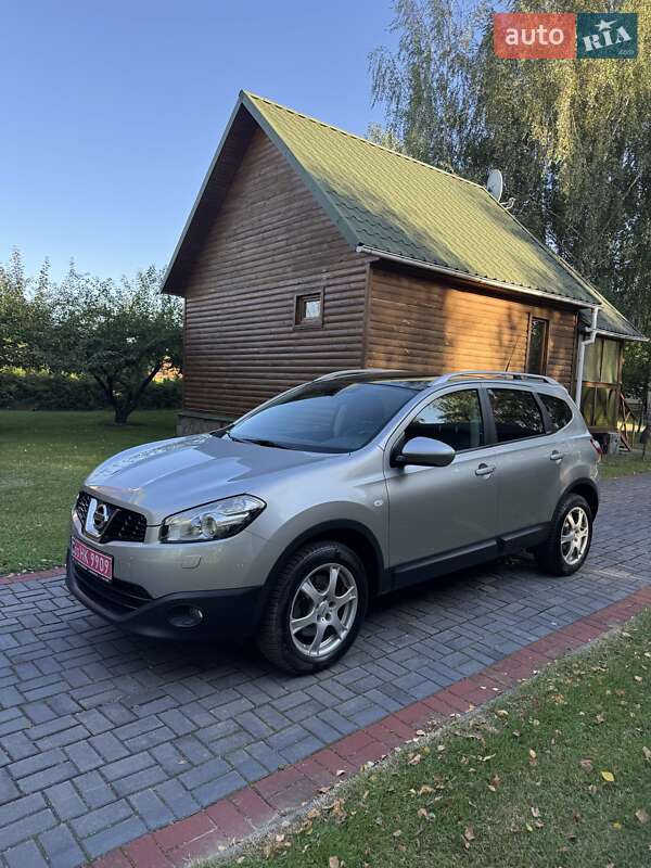 Nissan Qashqai+2 2011
