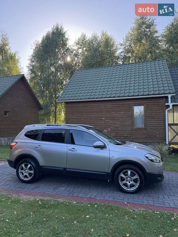 Nissan Qashqai+2 2011