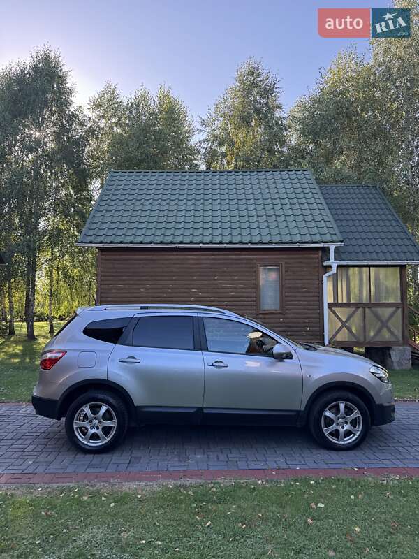 Nissan Qashqai+2 2011