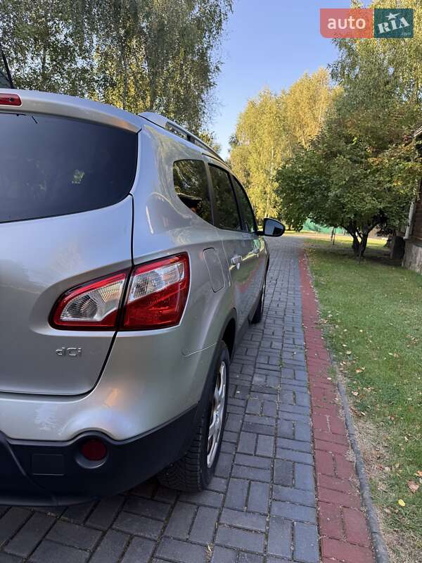 Nissan Qashqai+2 2011