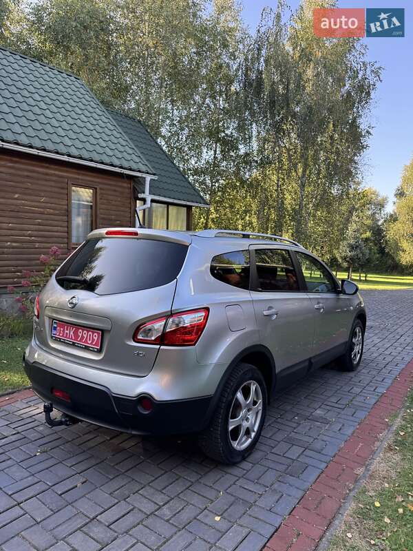 Nissan Qashqai+2 2011