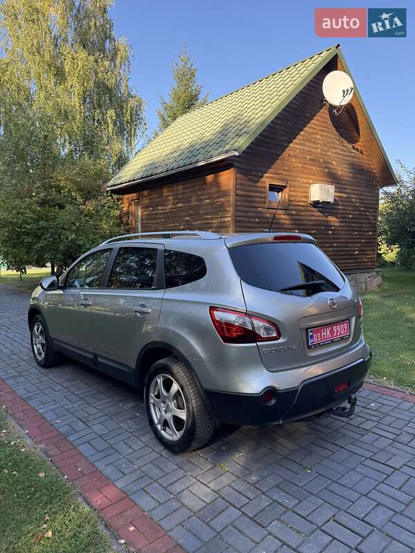 Nissan Qashqai+2 2011