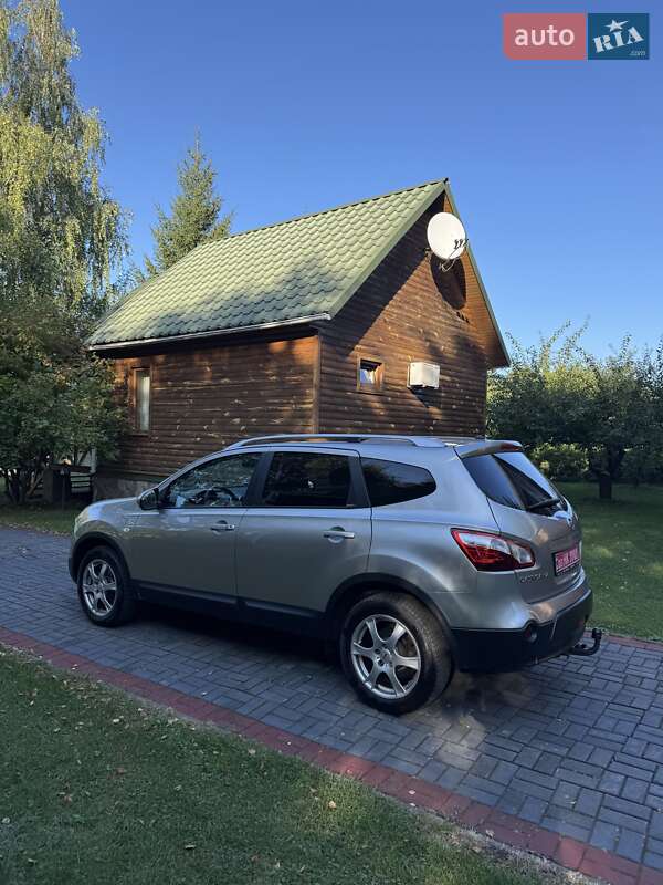 Nissan Qashqai+2 2011