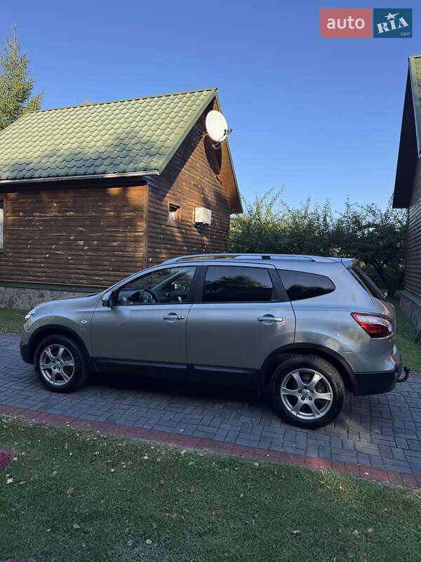 Nissan Qashqai+2 2011