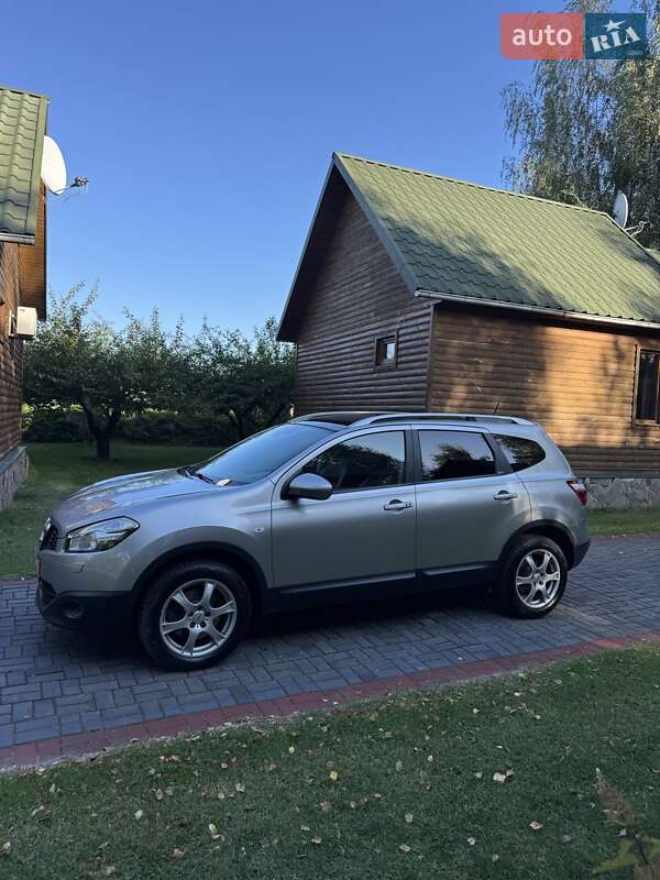 Nissan Qashqai+2 2011