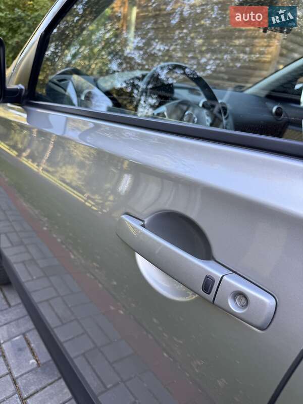 Nissan Qashqai+2 2011