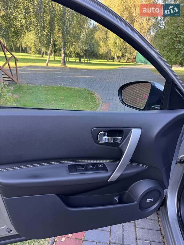 Nissan Qashqai+2 2011