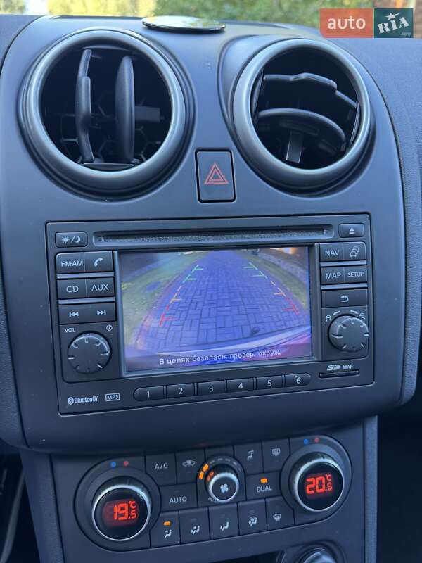 Nissan Qashqai+2 2011