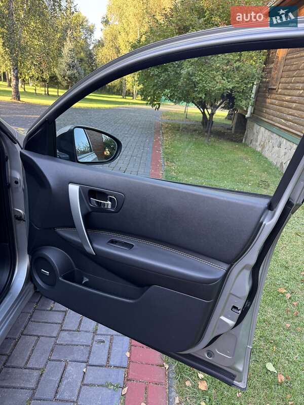 Nissan Qashqai+2 2011