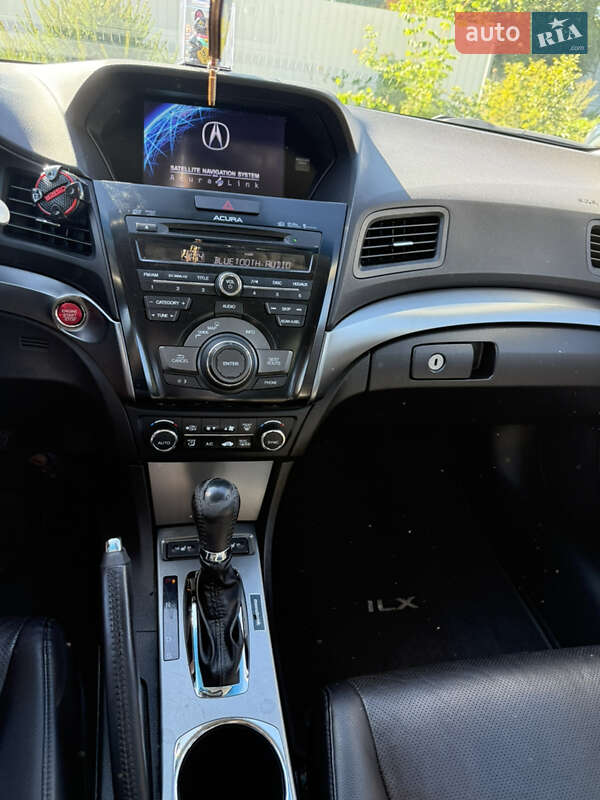 Acura ILX 2012