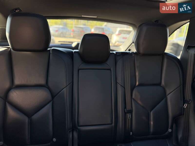 Porsche Cayenne 2011