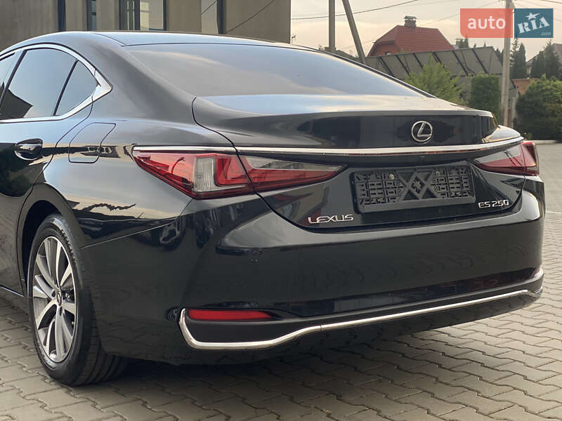 Lexus-16