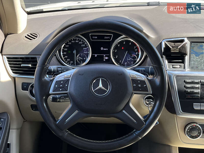 Mercedes-Benz-13