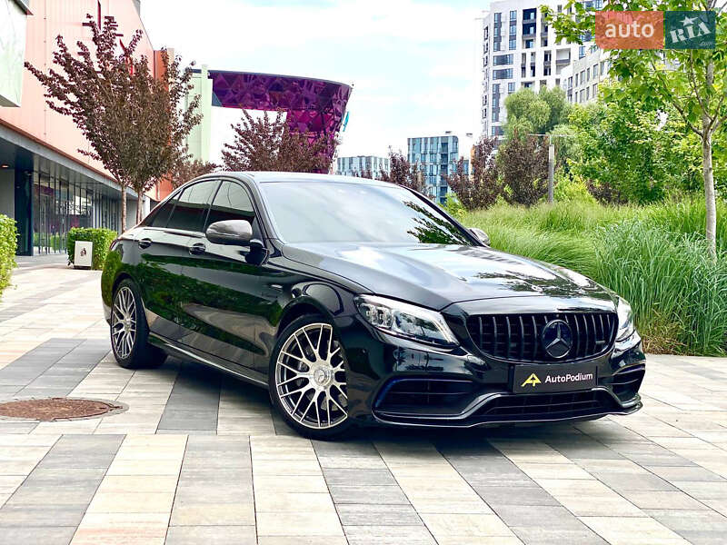 Mercedes-Benz-33