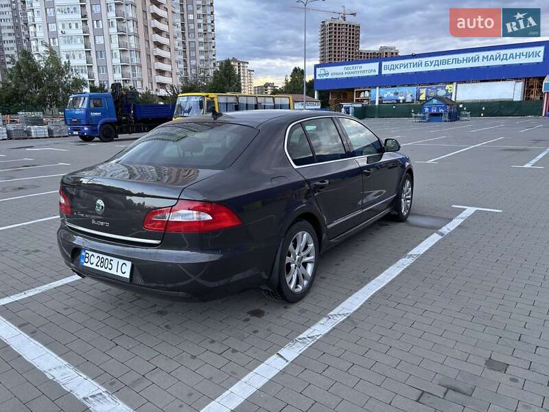 Skoda Superb 2011