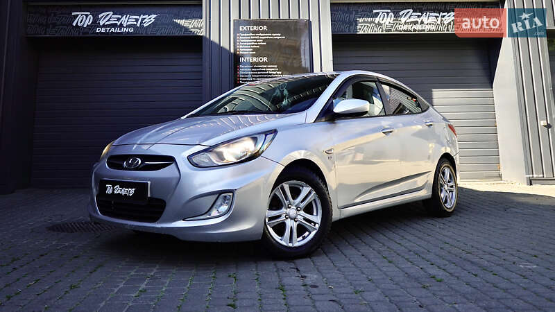 Hyundai Accent 2011