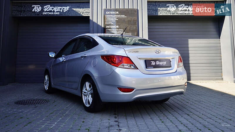 Hyundai Accent 2011