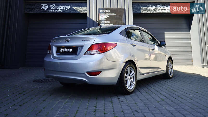 Hyundai Accent 2011