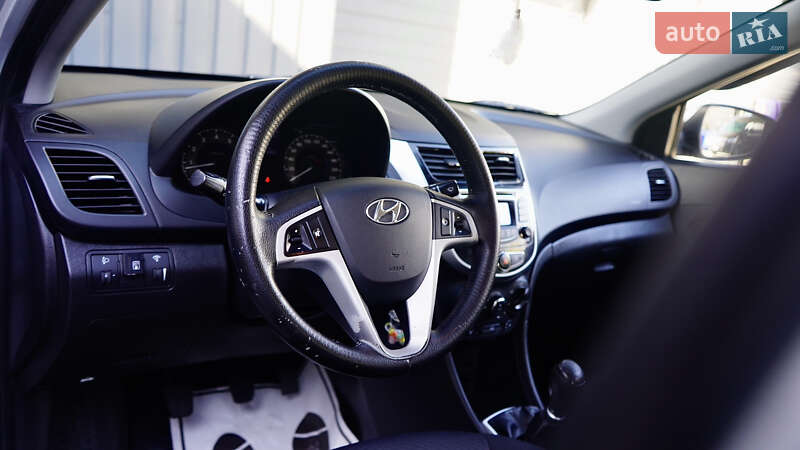 Hyundai Accent 2011